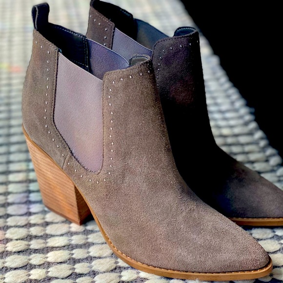 Marc fisher boot 
Style:Bellie
Suede
Ankle
Studded - Picture 1 of 6